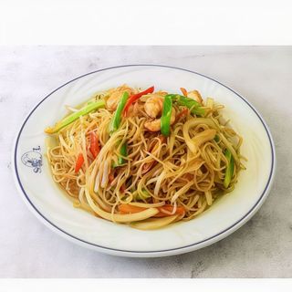 Fideos of rice with shimps