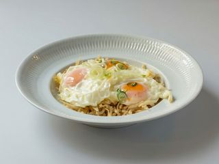 Chanquetes Con Huevo De Corral Y Puerro Fresco En Láminas