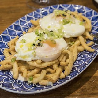 Rabas de calamar con huevos camperos.