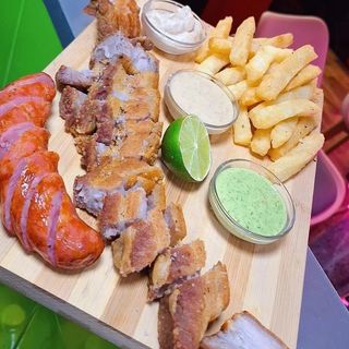 Chicharrón Con Patacones. ( 2 pers)