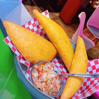 Empanada de vegetales y queso