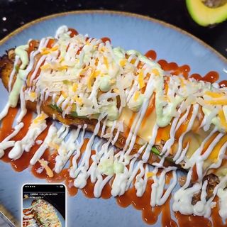 CANOA DE PLATANO MADURO DE POLLO