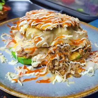 PATACON DE TERNERA MECHADA