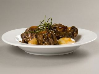 Degustación de rabo de toro guisado