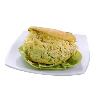 Arepa completa con pollo mechado