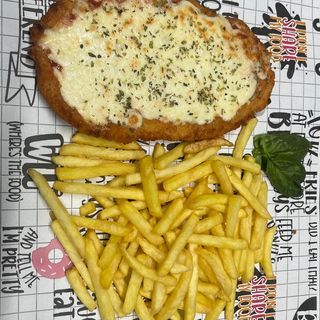 Milanesa napolitana con patatas fritas