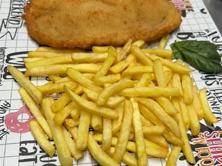 Milanesa de ternera con patatas fritas