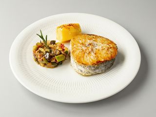 Merluza De Burela De Delante A Atrás Con Su Bilbaína Ligera