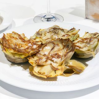 Alcachofas A La Parrilla Con Cristal De Sal