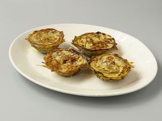 Alcachofas floreadas a la escama de sal