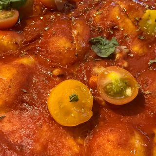 PINSA MARINARA  tomate ,tomate cherry , orégano alcaparras y ajo  