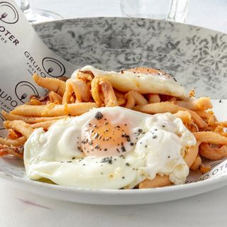 Rabas de calamar con huevos