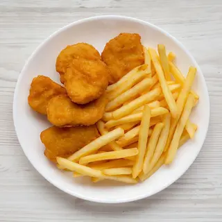 nuggets de pollo con patatas