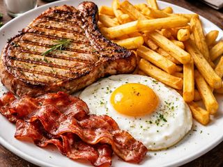 Plato Chuletas, Huevo, Bacon y Patatas Fritas