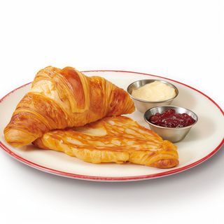Croissant mantequilla y mermelada