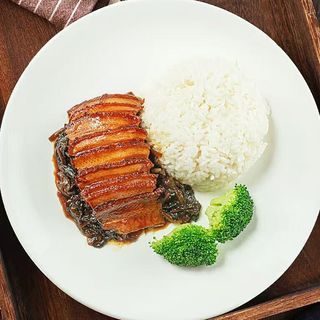 Arroz con coles y panceta