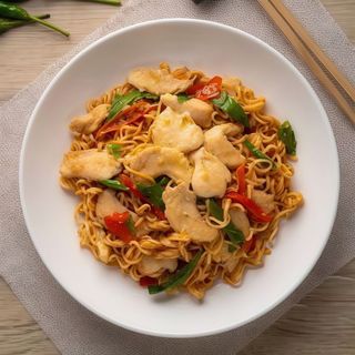 Tallarines Fritos Con Pollo