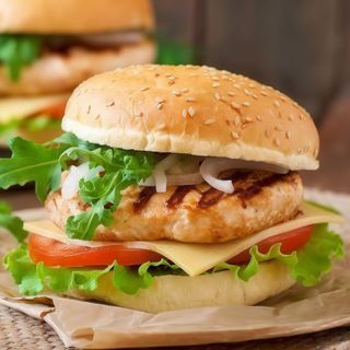 Hamburguesa De Pollo Con Patatas