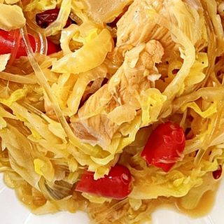 FIDEOS DE BONIATO CON CERDO Y COL ENCURTIDO猪肉酸菜炒粉条