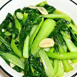 PAK CHOI SALTEADO CON AJO蒜香小白菜