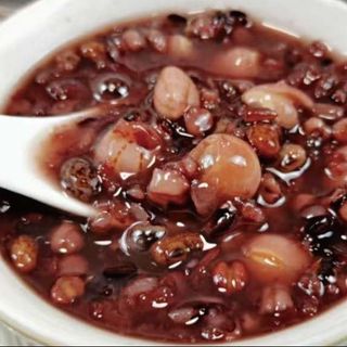 SOPA DE ARROZ CON JUDIAS ROJAS Y SEMILLAS DE LOTO红豆莲子糯米羹
