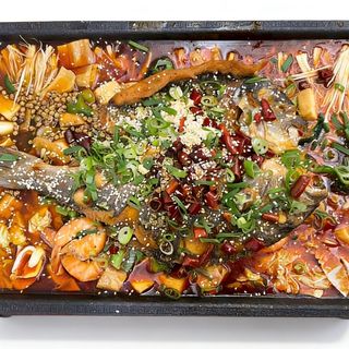 PESCADO FRITO CON SALSA PICANTE CALDO香辣烤鱼