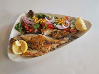 Lubina A La Plancha Con Patatas Fritas Caseras