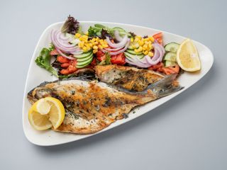 Dorada A La Plancha Con Patatas Fritas Caseras