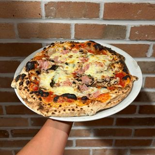 Pizza Prosciutto más Funghi (40 cm.)