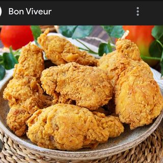 Pollo Frito (8 uds.) + Patatas + 2 Bebidas en Lata