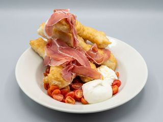 Chiacchiere Con Crudo Di Parma, Stracchino E Bufala