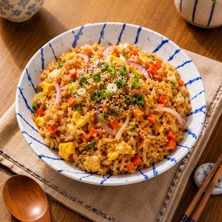Yakimesi Con Huevos Y Verduras蔬菜蛋炒饭