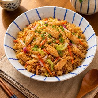 Yakimesi De Pollo Y Verdura鸡肉炒饭