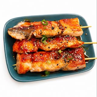 Yakitori de salmón (3 uds.)三文鱼串
