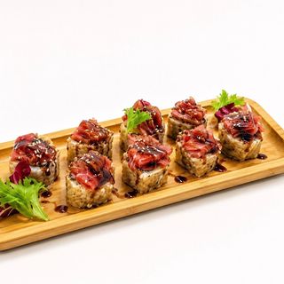 Hosomaki De Salmon Y Queso Tempurizado Con Tarta De Atún 小炸卷