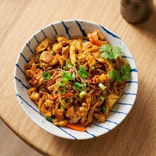 yakisoba con pollo (鸡肉炒面)