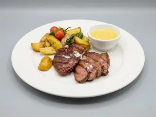 Puntas de solomillo Ibérico con salsa Pataleta 