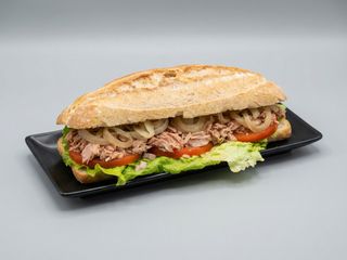 Bocadillo de Bonito completo