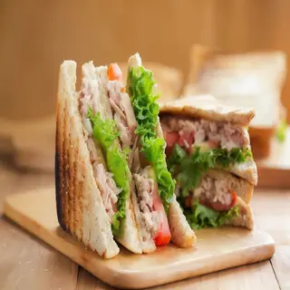 sándwich de atún