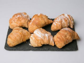 Caja de crujientitos rellenos de caramelo (12 uds.)