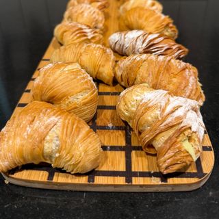 Caja de crujientitos rellenos de cappuccino (6 uds.)
