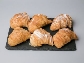 Caja de crujientitos rellenos de crema blanca (12 uds.)