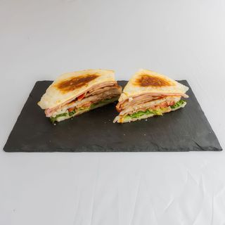 Triple de pechuga ,lomo o bacon.