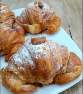 Croissant de Mantequilla relleno de dulce de leche