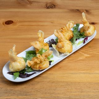 Saquitos de queso fresco y gamba