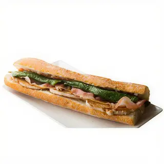 (5)BOCADILLO DE LOMO ,JAMÓN Y PIMIENTO VERDE