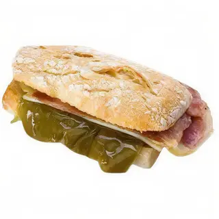 (14)BOCADILLO DE TERNERA, PIMIENTO VERDE Y HUEVO FRITO