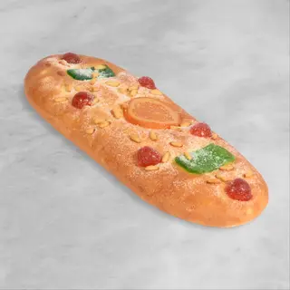 Coca de brioche con fruta grande