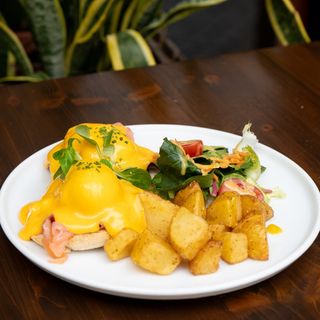 Huevos Benedict Con Salmón Ahumado Noruego