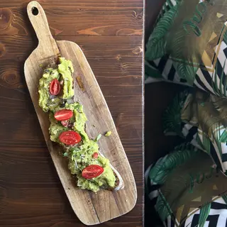 Tostada  de AGUACATE con semillas